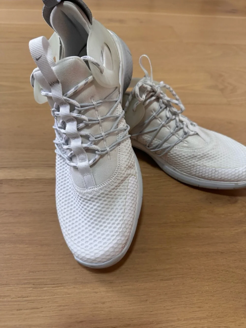 Women’s Lightweight White Mesh Sneaker - Picture 3 of 6